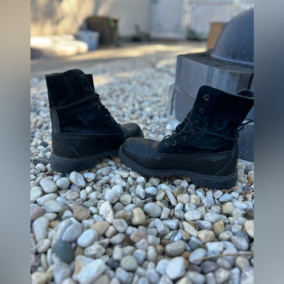 Black Timberland Boots. - Picture 4 of 7